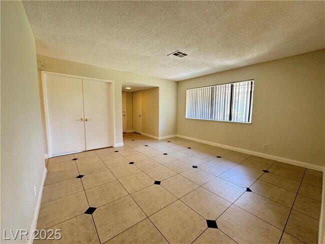 Foto del edificio - 6121 Meadow Haven Ln