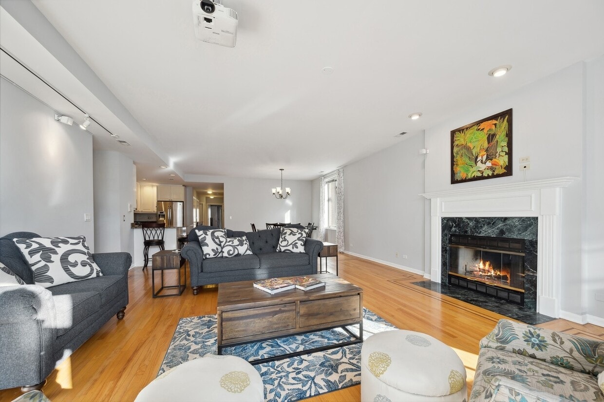 Primary Photo - 2533 N Halsted St