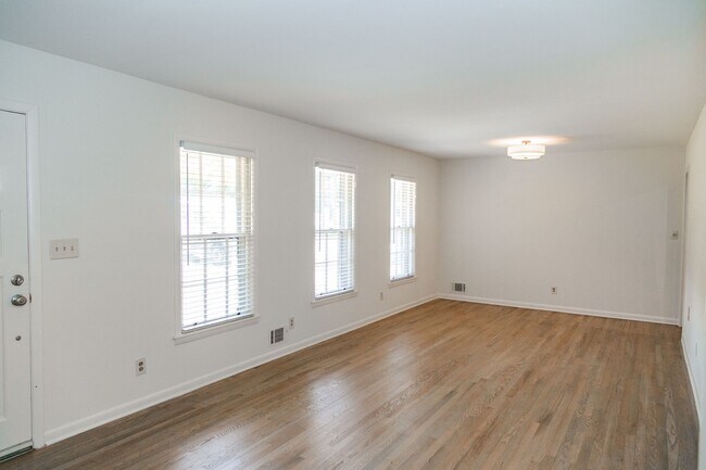 Building Photo - Upgraded Brick Ranch with In-law Suite in ...