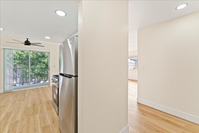 Building Photo - Brand New San Pedro Apartment!
