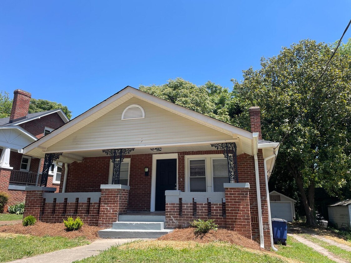 Foto principal - 2327 Greenway Ave NW