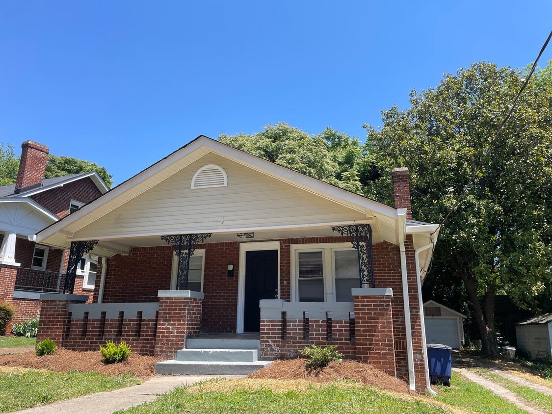 Primary Photo - 2327 Greenway Ave NW