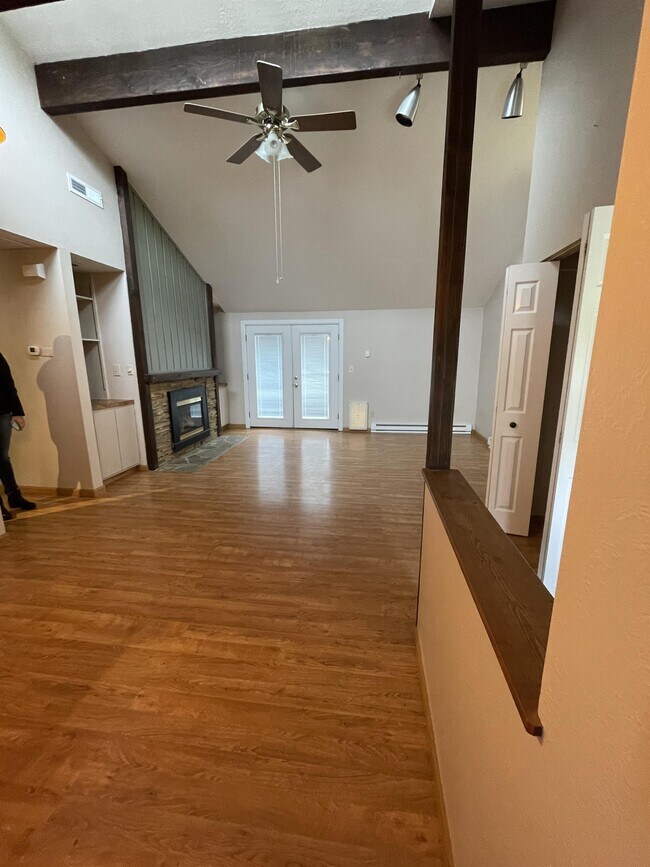 Foto del edificio - 385 Pheasant Pl