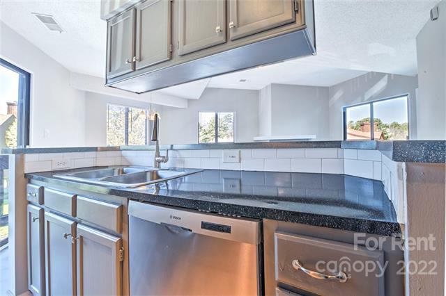Foto del edificio - 8121 Cedar Glen Dr