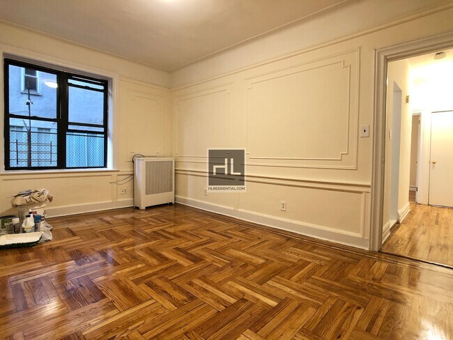 Foto del edificio - 81ST STREET