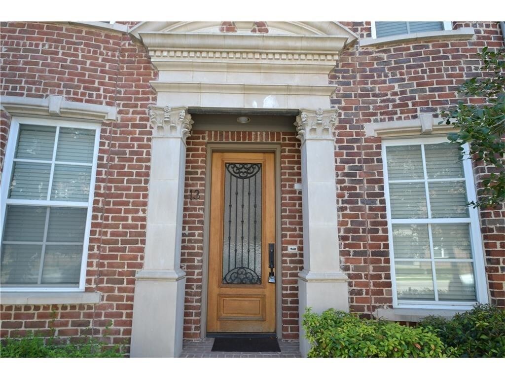 Primary Photo - 3200 Ross Ave