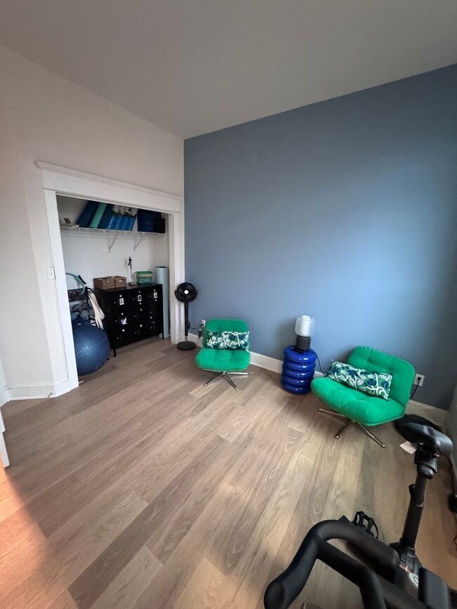 Building Photo - 1 Bedroom + Office Space in Emmaus