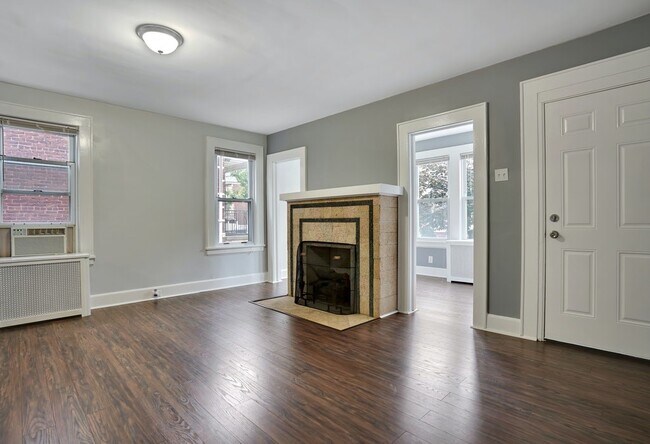 Building Photo - 344 Chestnut St