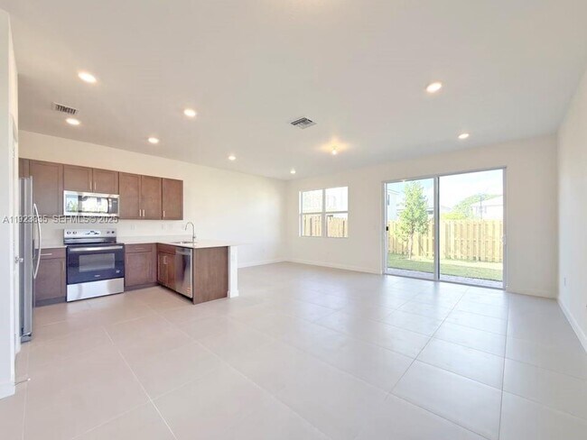 Foto del edificio - 196 NE 13th Ave