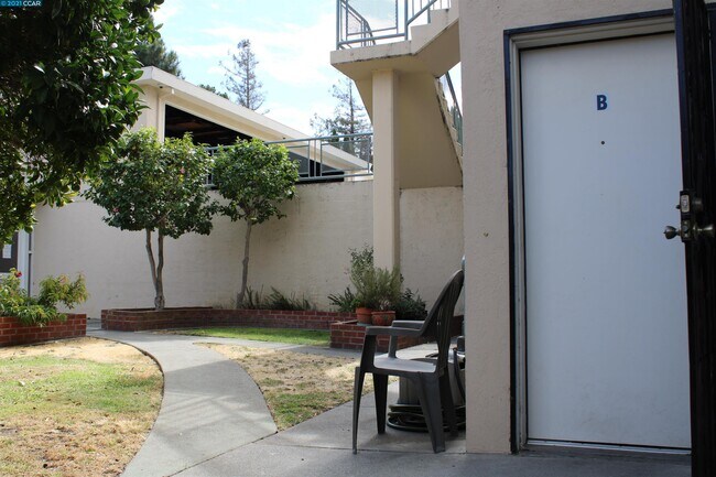 Building Photo - 137 Lake Ave