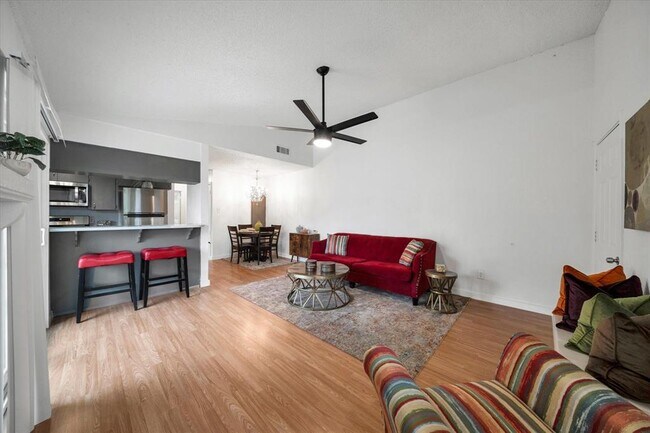 Foto del edificio - 7202 Carver Ave