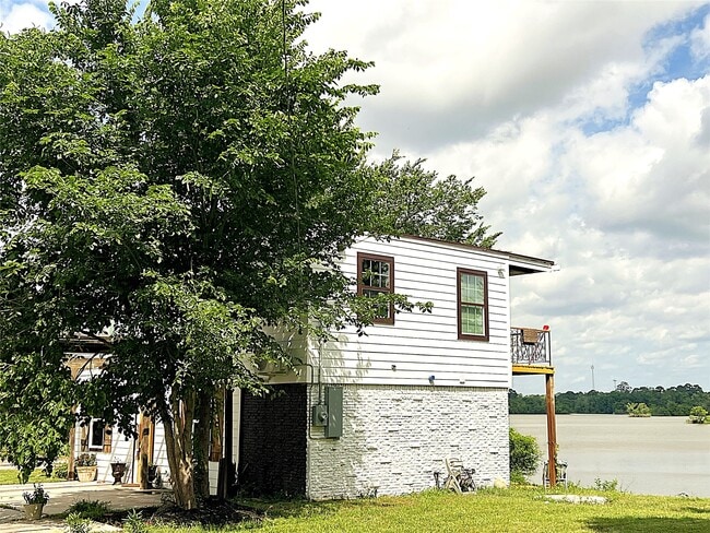 Building Photo - 2503 River Crest