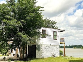 Building Photo - 2503 River Crest