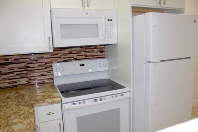 Kitchen Appliances (Newly Remodeled) - 8736 SW 145th St