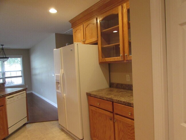 Foto del edificio - Available in September, Close to Shaw AFB!
