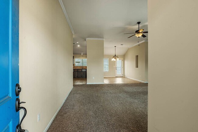 Building Photo - 3 Bed 2 Bath With a Workout Room & Pool in...