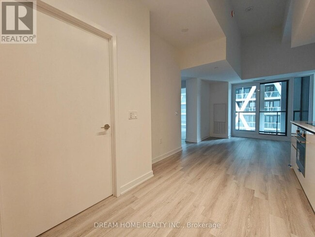 Building Photo - 238 Simcoe St