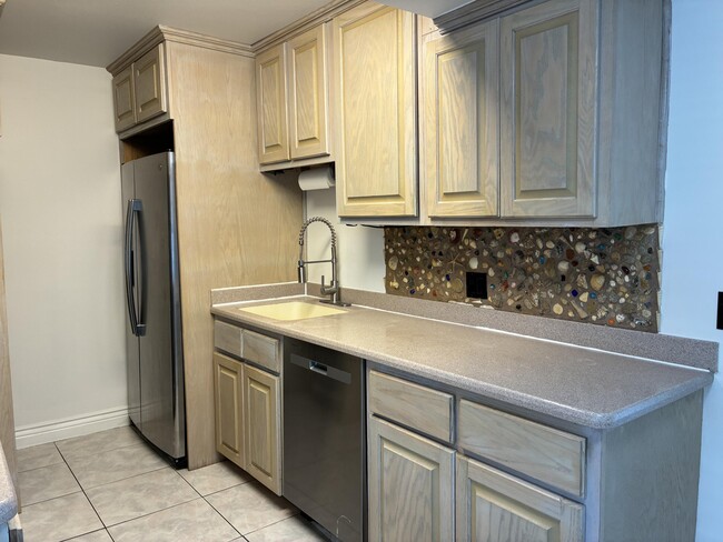 Foto del edificio - 689 NE 6th Ct