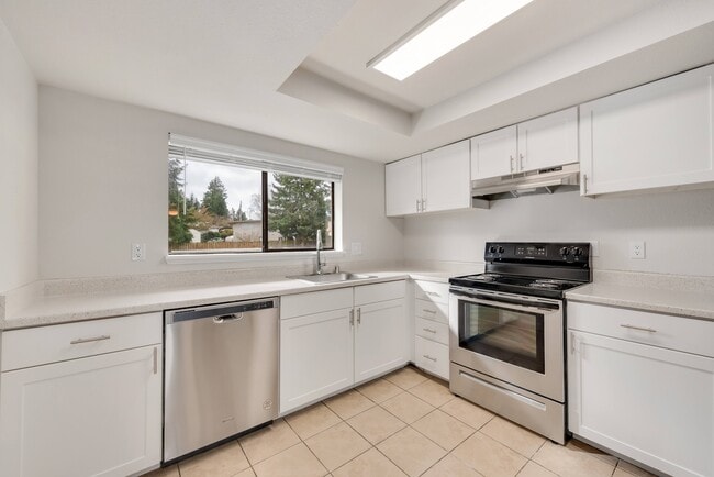 Interior Photo - Avon Park