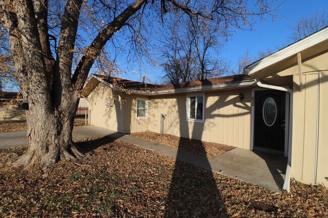 Building Photo - Family home for rent!