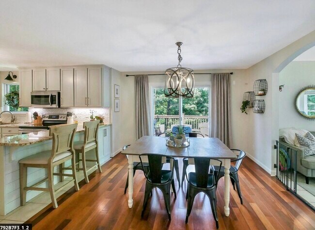 Foto del edificio - 513 Lindcrest Cir