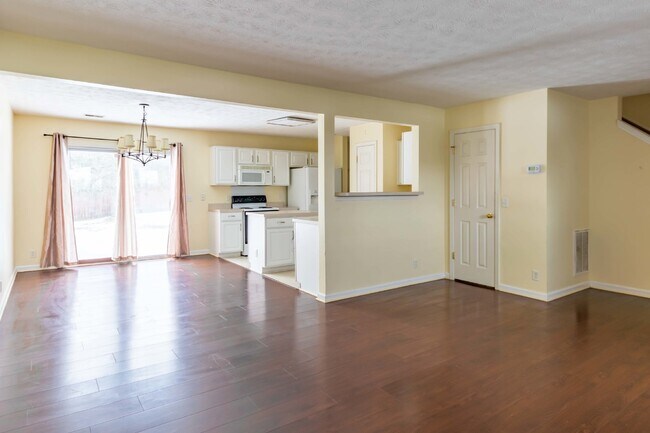 Building Photo - 3/2.5 with a Bonus Room and Fenced in Yard...