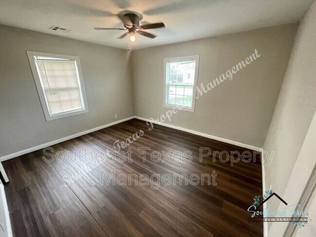 Foto del edificio - 4770 Galveston St