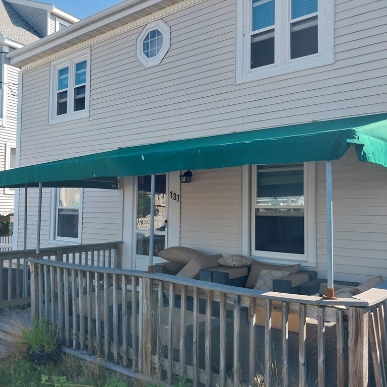 Primary Photo - 137 River St