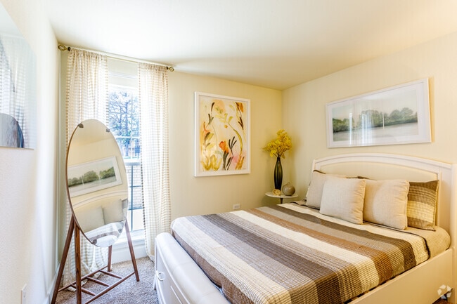 2BR, 1BA - Windsor - ReNew Kennedy Park