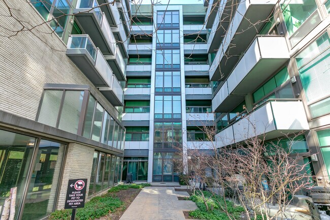 Foto del edificio - 660 W Wayman St