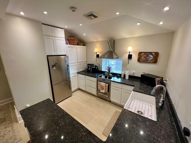 Building Photo - 246 Washington Ave