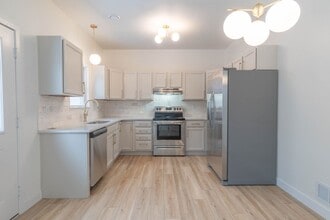 Building Photo - 119-121 River St