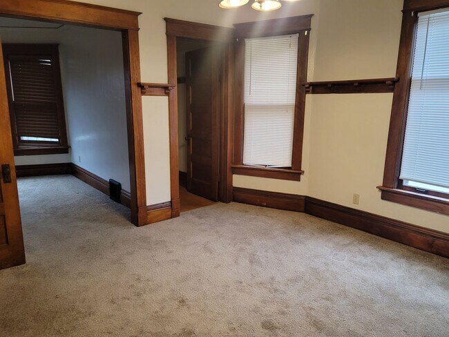 Foto del edificio - 2849-2851 S. Herman Avenue