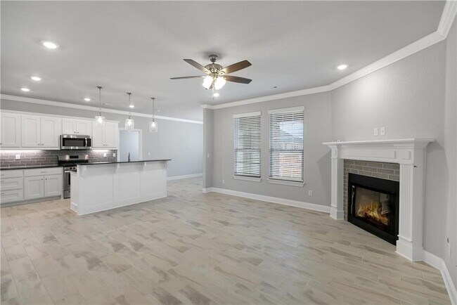 Building Photo - 520 Piper Ln