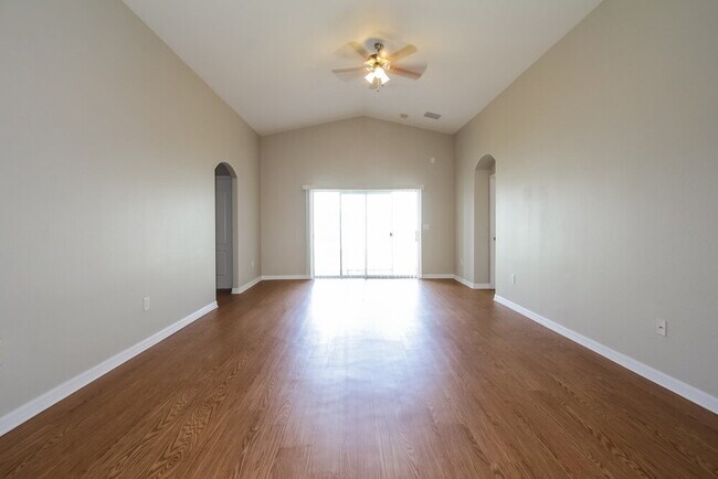 Foto del edificio - 10620 Shady Preserve Dr