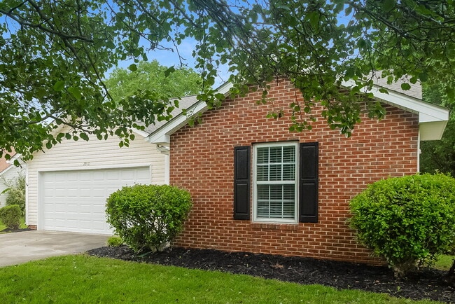 Building Photo - 2910 Rosemeade Dr