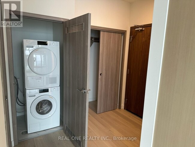 Photo du bâtiment - 1 Concord Cityplace Wy