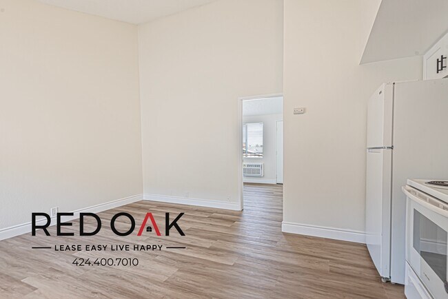 Foto del edificio - Charming One Bedroom with Sunlit Open Floo...