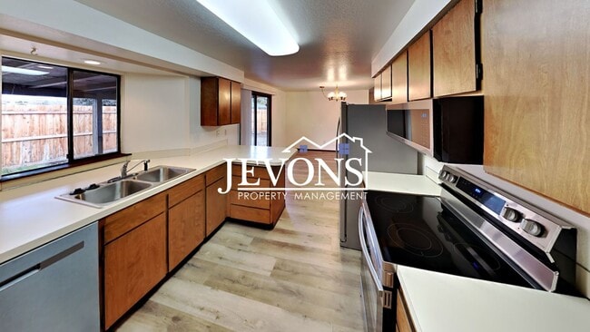 Building Photo - 1202 S 39th Ave
