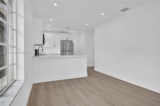 Foto del edificio - 3430 NW 10th Ave