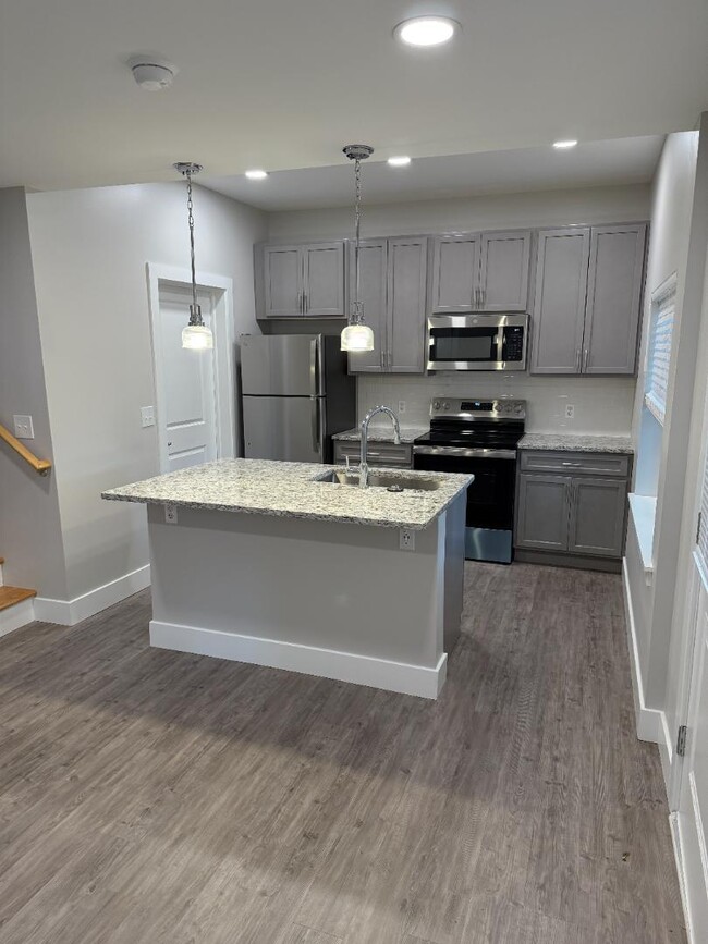 Photo - 222 E King St Apartment