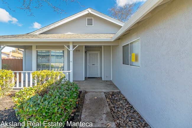 Building Photo - 15046 Cambridge Dr