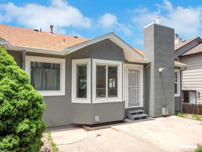 Foto del edificio - Spacious 6BR House in Colorado Springs
