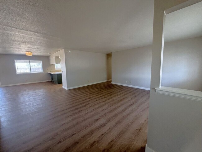 Building Photo - Beautiful House Available Now!!!