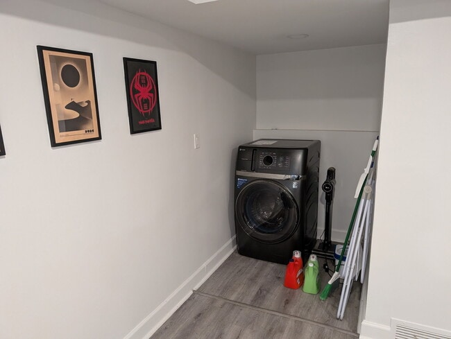 Building Photo - 400 S Los Robles Ave