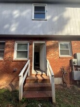 Building Photo - 618 Eastview Ct