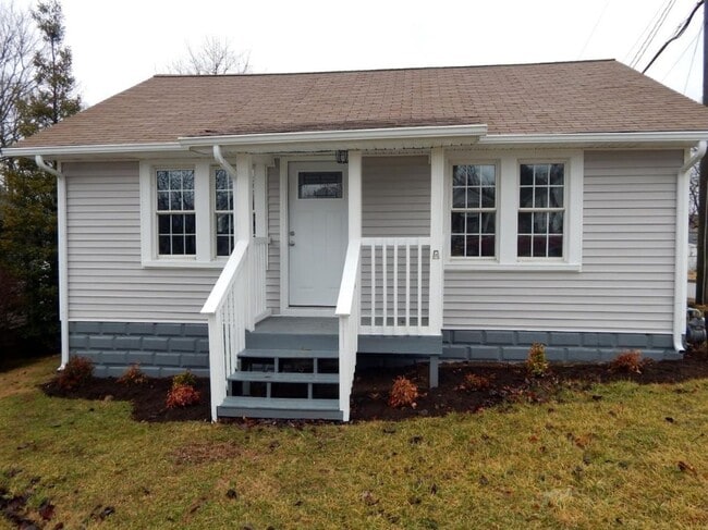 Building Photo - 301 Thompson Rd