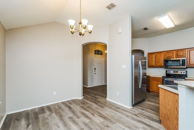 Foto del edificio - 5528 Spring Ridge Dr