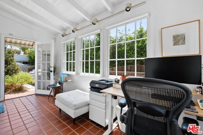 Foto del edificio - 202 N Gower St