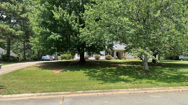 Foto del edificio - 145 Candlewood Dr